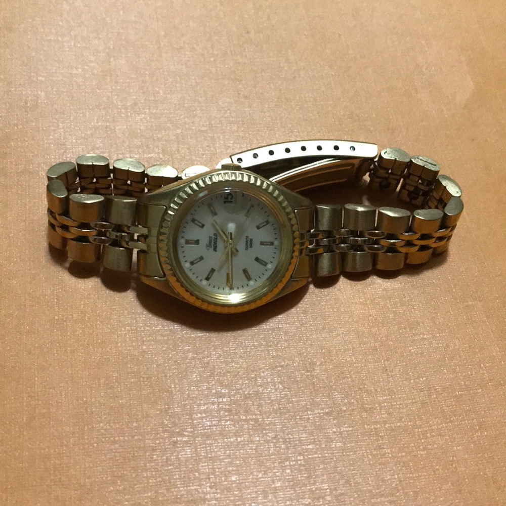 Women’s watch gold